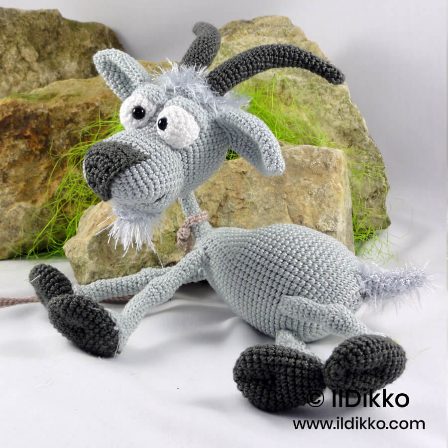 WSquare Gus the Goat 12(2)